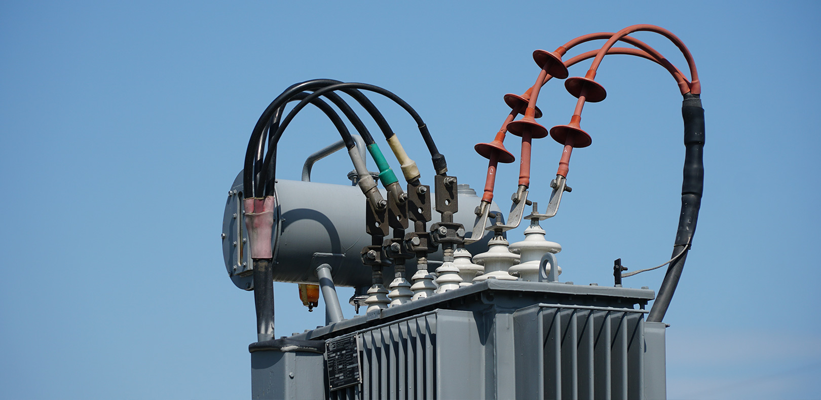 Motores industriales y equipos eléctricos